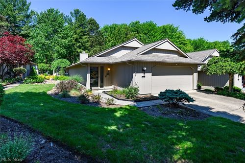 13192 Olympus Way, Strongsville, OH, 44149-3242 | Card Image