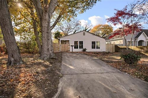 115 Piedmont Ave, Hampton, VA, 23661-2846 | Card Image