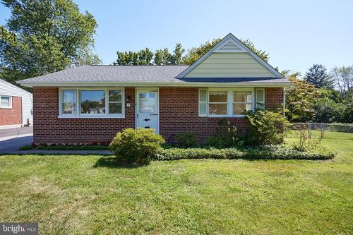 4 Valley View Cir, Norristown, PA, 19401-1812 | Card Image