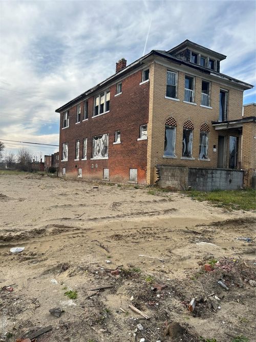9821 Mcquade St, Detroit, MI, 48206-1627 | Card Image