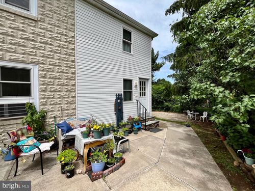 735 Fisher Ave, POTTSTOWN, PA, 19465-6909 | Card Image
