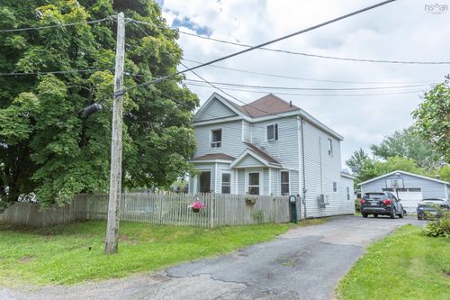 15 Park St, Amherst, NS, B4H2R3 | Card Image