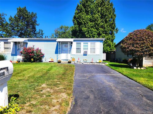 38B Village Cir S, Manorville, NY, 11949-9600 | Card Image