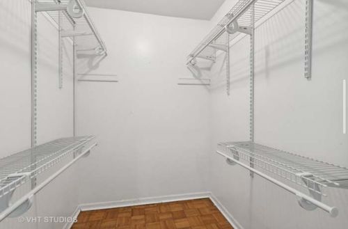 apt-1g-605 Waukegan Rd, Glenview, IL, 60025-4356 | Card Image