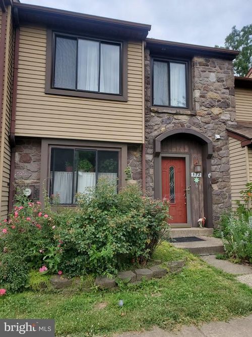 572 Atwood Ct, NEWTOWN, PA, 18940-1757 | Card Image