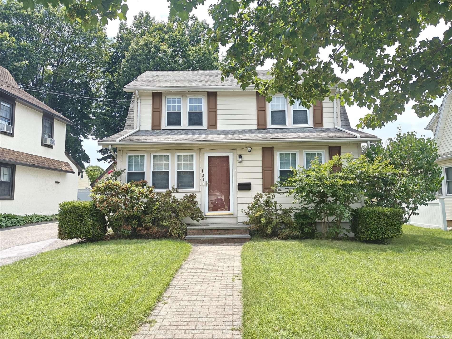 Woodnut Pl, Mineola, NY 11501