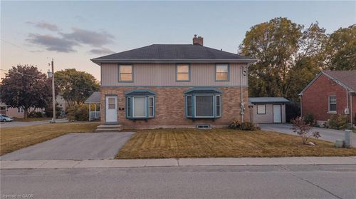 752 Sherring St, Cambridge, ON, N3H2X4 | Card Image