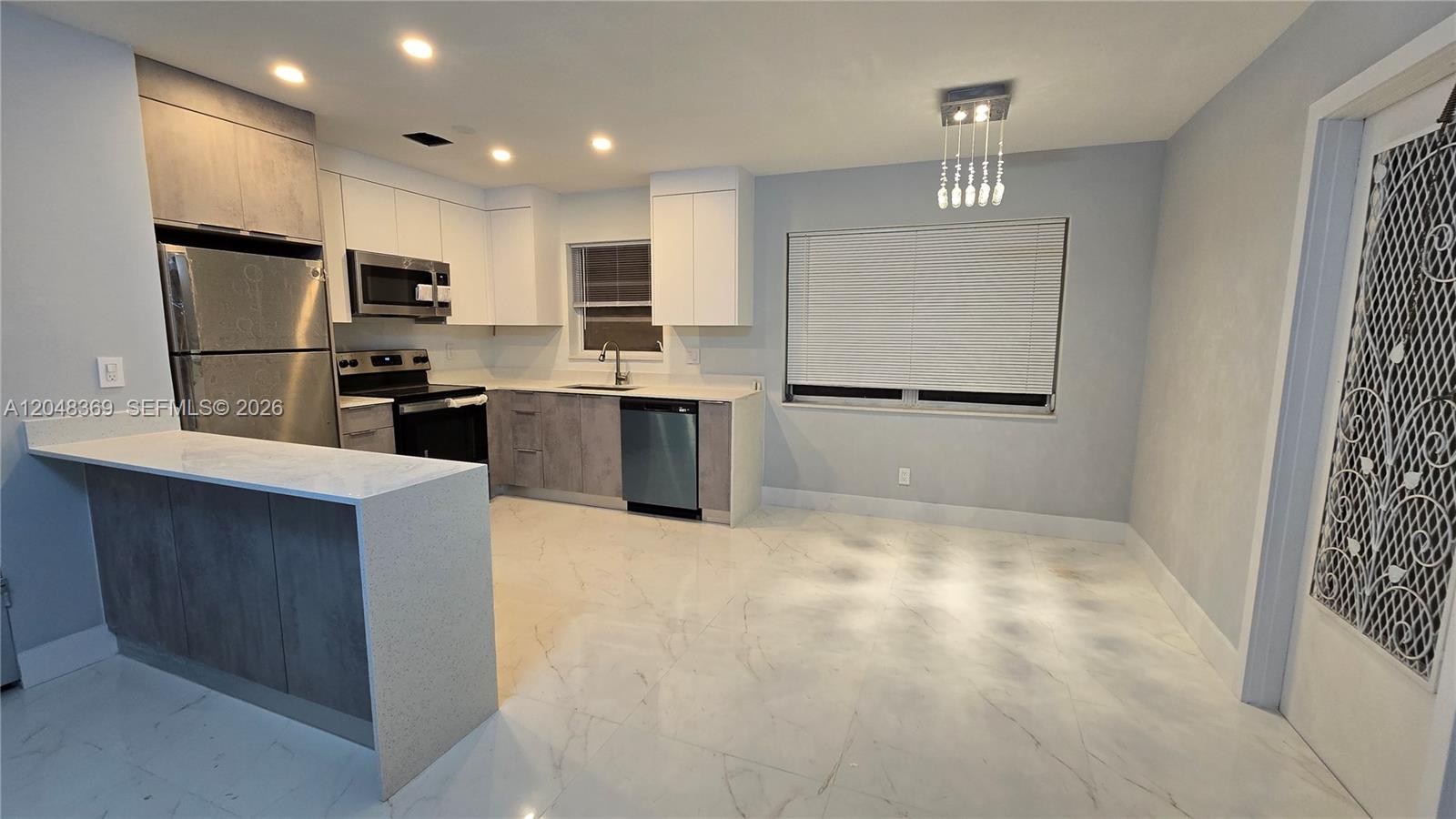 Residential Lease in Hollywood 2