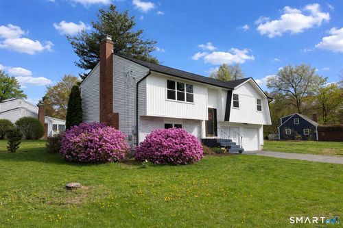 92 Laurel Ln, Simsbury, CT, 06070-1518 | Card Image