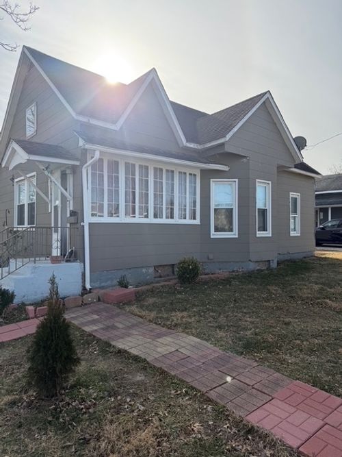 702 W Poplar St, West Frankfort, IL, 62896-2223 | Card Image