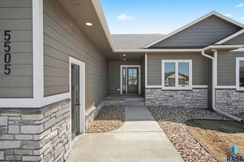 5505 E Morningside Cir, Sioux Falls, SD, 57110-7153 | Card Image