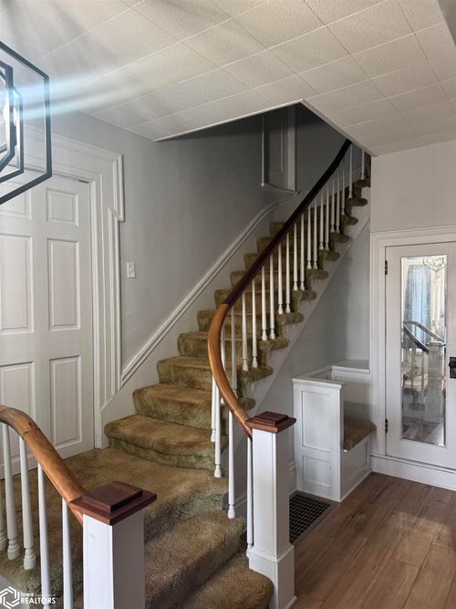 321 Jefferson St, Wapello, IA, 52653-1523 | Card Image