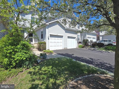 19 Victoria Cir, COLLEGEVILLE, PA, 19426-3924 | Card Image