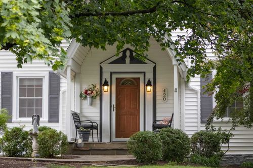 420 College Cir, STAUNTON, VA, 24401-2313 | Card Image