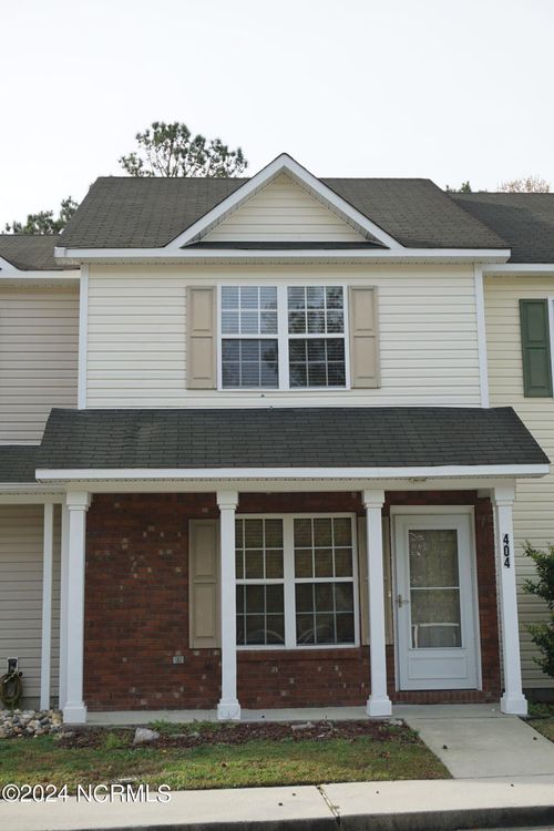 404 Meadowbrook Ln, Jacksonville, NC, 28546-7874 | Card Image