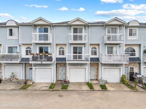 38a Country Dr E, Staten Island, NY, 10314 | Card Image