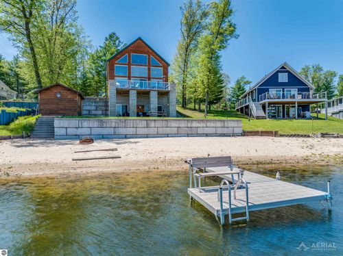3319 S Ogemaw Trl, West Branch, MI, 48661-9805 | Card Image
