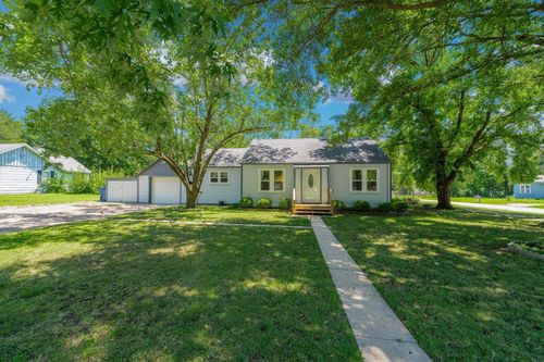 320 S Illinois St, Eureka, KS, 67045-2218 | Card Image