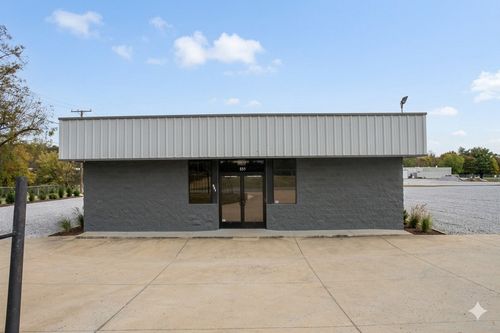 551 Blythe Ave, Gallatin, TN, 37066-2223 | Card Image