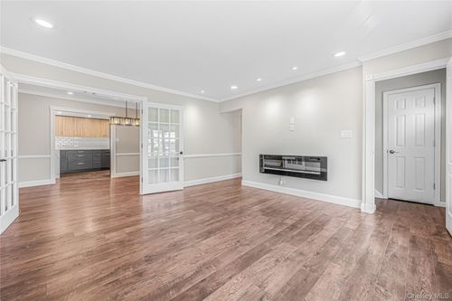 2 Flo Dr, Syosset, NY, 11791-3904 | Card Image