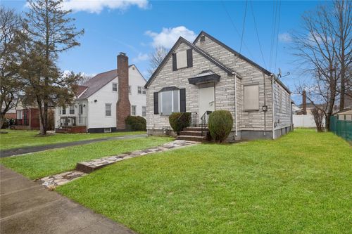 28 Dale Ave, Hempstead, NY, 11550-7106 | Card Image