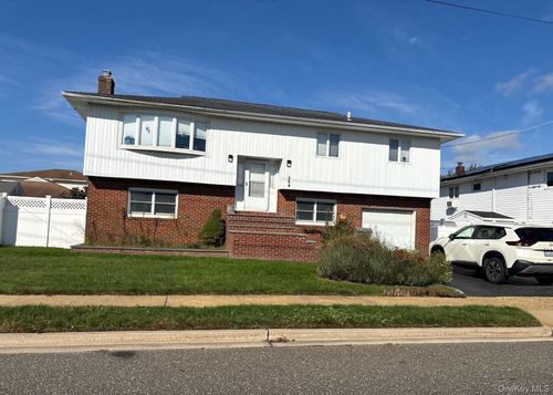 264 Forest Avenue, Oyster Bay, NY, 11758 | Card Image