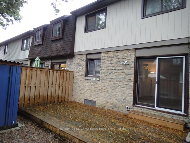 6 - 105 Hansen Rd N, Condo with 4 bedrooms, 2 bathrooms and 2 parking in Brampton ON | Image 17