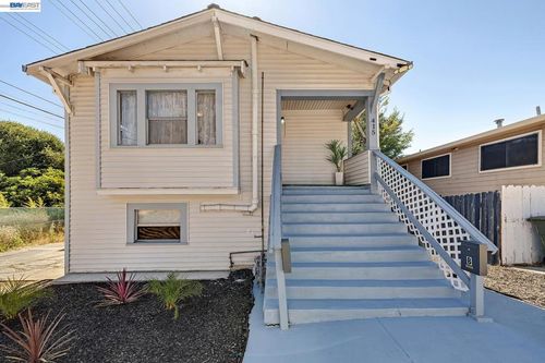 415 Napa St, Vallejo, CA, 94590-6151 | Card Image