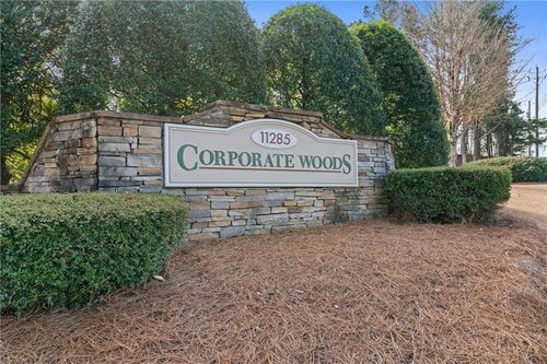g1-g2-11285 Elkins Rd, Roswell, GA, 30076-1262 | Card Image