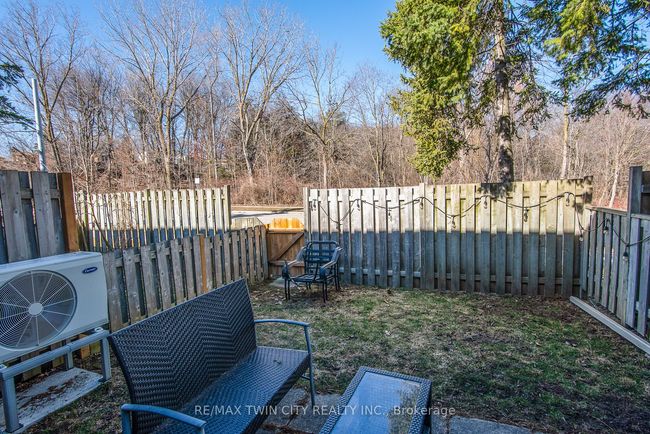 32 - 634 Strasburg Rd, Condo with 3 bedrooms, 2 bathrooms and 1 parking in Kitchener ON | Image 5