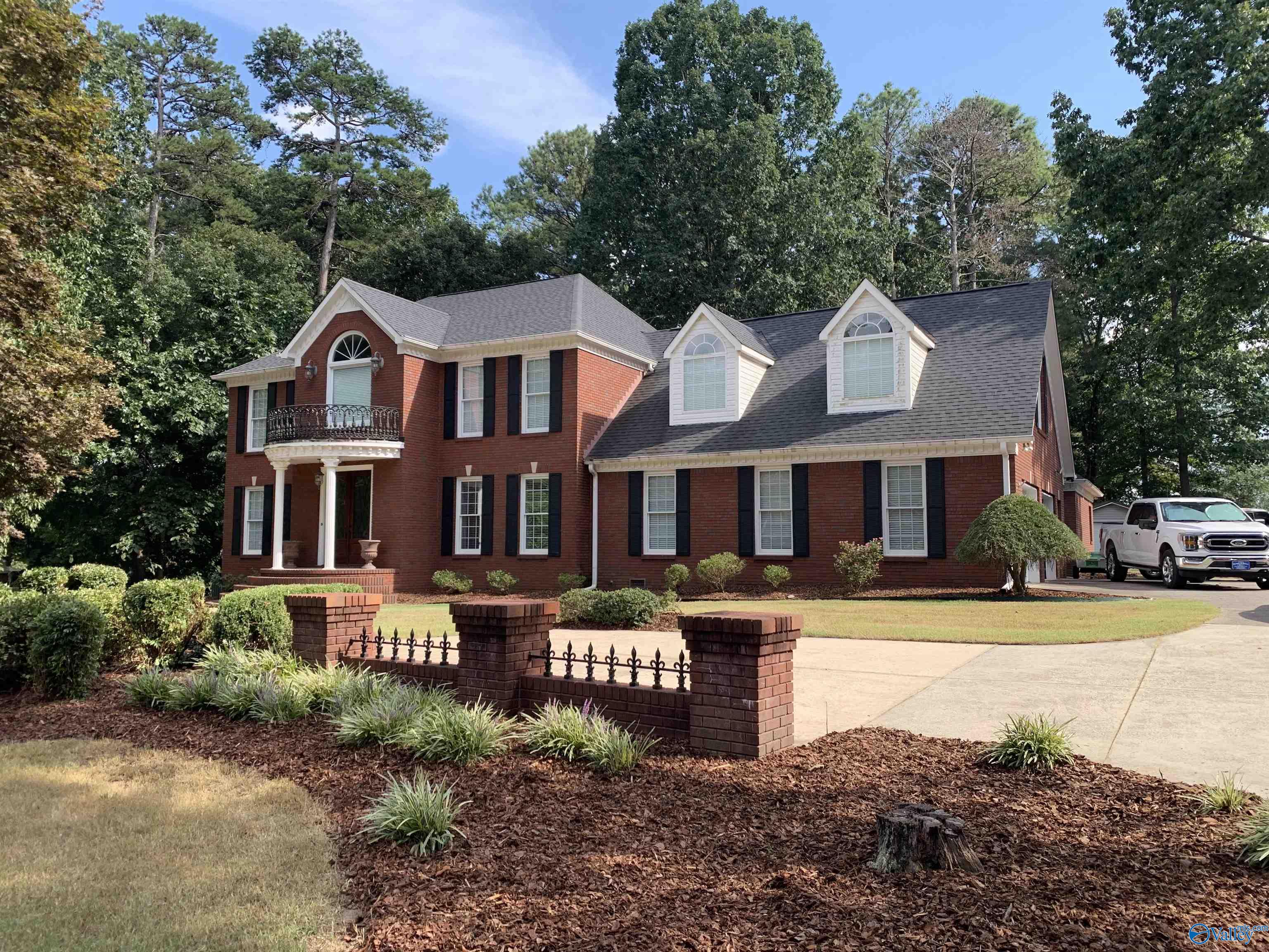 Martha Ln, Arab, AL 35016