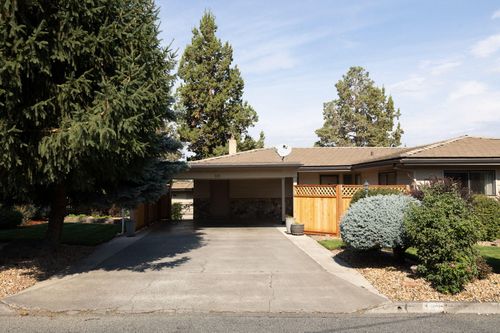 531 Nw Canyon Dr, Redmond, OR, 97756-1623 | Card Image