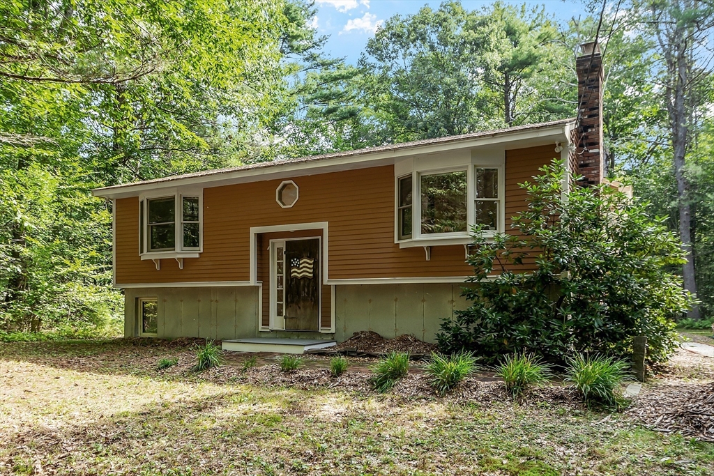 Underwood Rd, Hubbardston, MA 01452