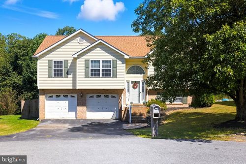 84 Planet Ct, MARTINSBURG, WV, 25404-6164 | Card Image