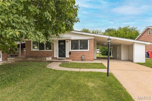 1085 Grenoble Ln, Florissant, MO, 63033-5943 | Card Image
