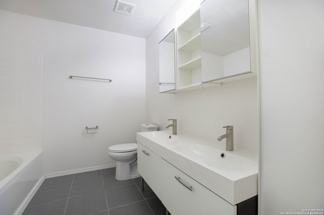 Primary Bathroom | Image 22