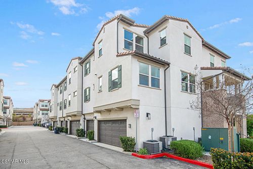 31 Jensen Ct, Thousand Oaks, CA, 91360-7449 | Card Image