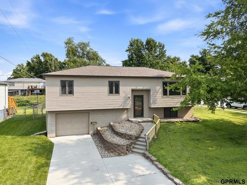 480 Valley Dr, Springfield, NE, 68059-4768 | Card Image