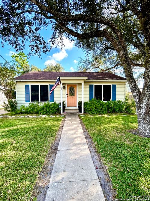 1504 N Adams St, Beeville, TX, 78102-2702 | Card Image