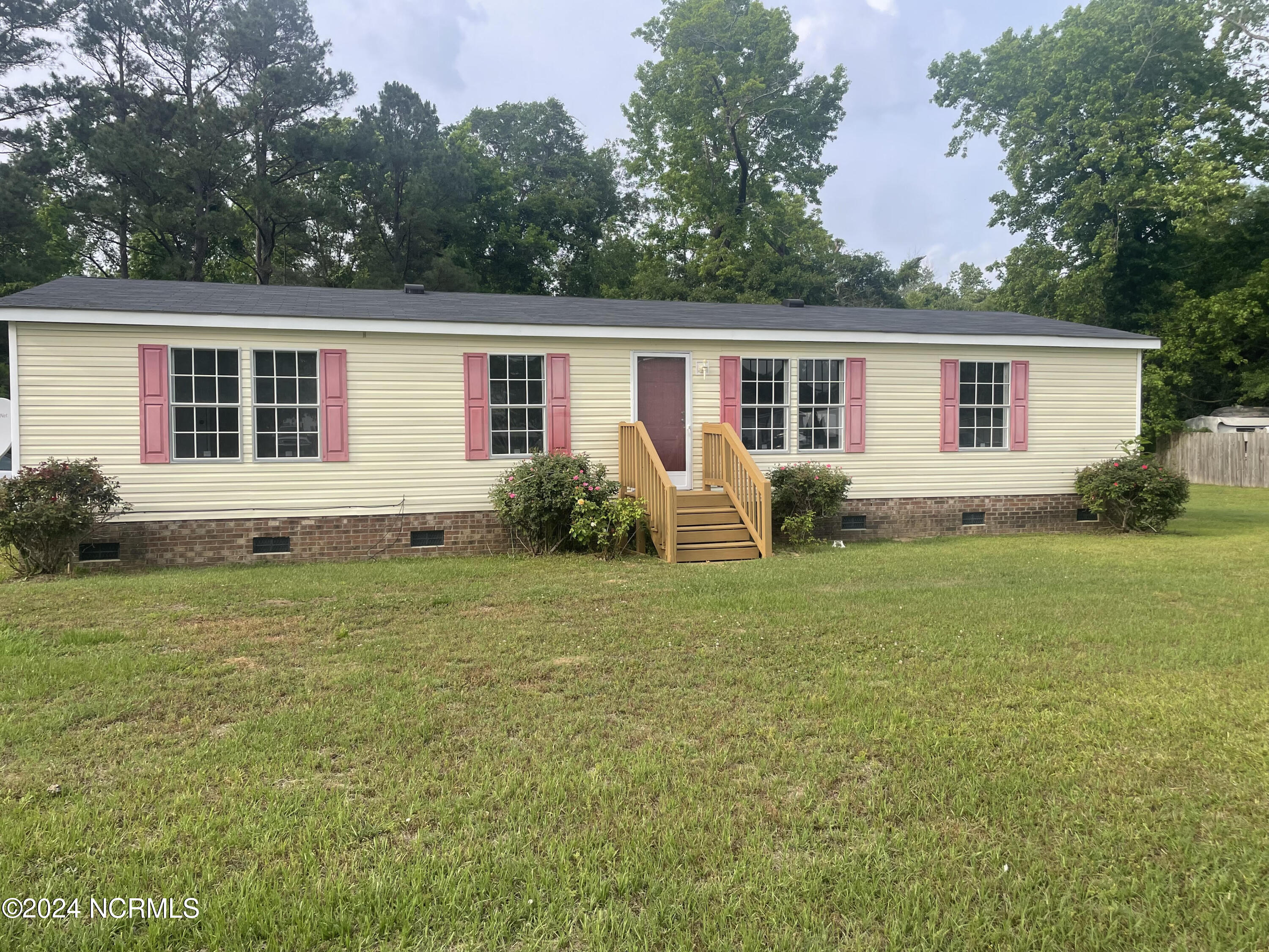 Manley Creek Dr, Kinston, NC 28504