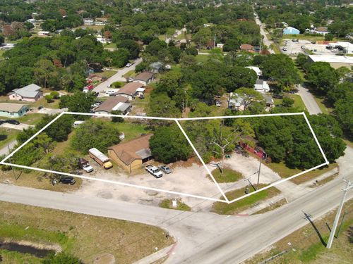 902 Angle Rd, Fort Pierce, FL, 34947-1702 | Card Image