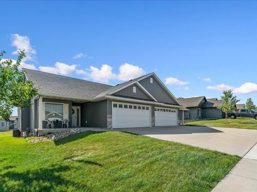 3602 Bluebird Dr Sw, Cedar Rapids, IA, 52404-2067 | Card Image