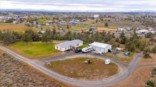 222 Se Steele Street, Madras, OR, 97741 | Card Image