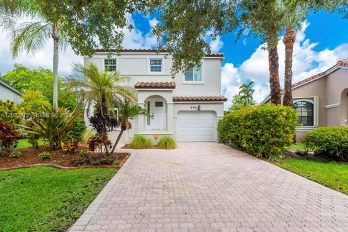 690 Nw 159th Ln, Pembroke Pines, FL, 33028-1558 | Card Image