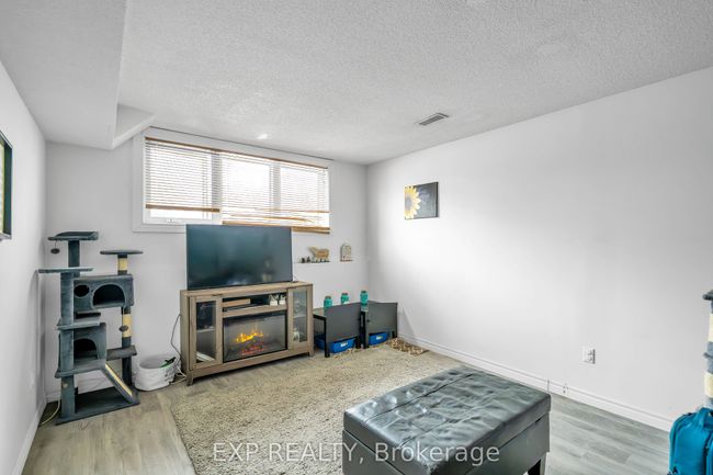 679 Frobisher Crt, House attached with 5 bedrooms, 3 bathrooms and 4 parking in Oshawa ON | Image 25