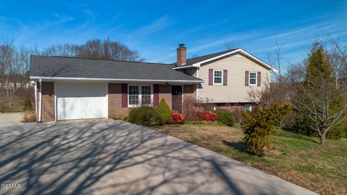 412 George Washington Dr, Dandridge, TN, 37725-4937 | Card Image