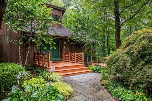 32 Plumb Brook Rd, Woodbury, CT, 06798-2117 | Card Image