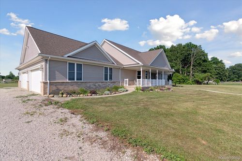 2465 E Newburg Rd, Carleton, MI, 48117-9614 | Card Image