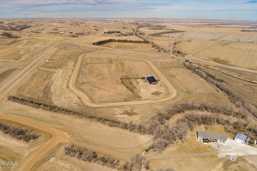 3521 Honey Ln, Mandan, ND, 58554-8253 | Card Image