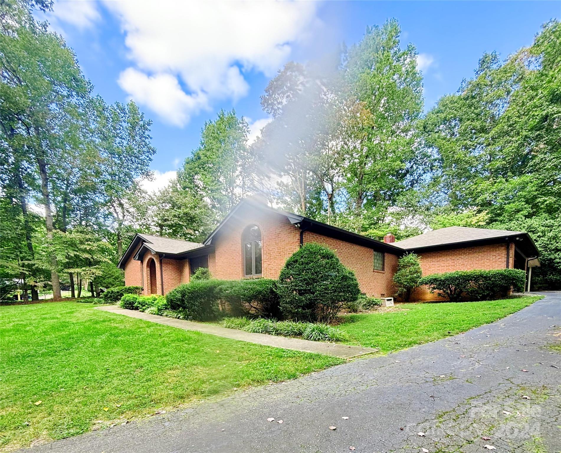 Court Cir, Newton, NC 28658